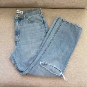 Just Black‎ Denim Straight Leg Jeans Size 28 Distressed Light Wash Made In USA thumbnail 1