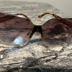 Stylish Brown Sunglasses thumbnail 9