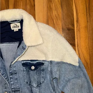 Jordache vintage Sherpa detail Denim Jacket women size small,‎ spring, fall thumbnail 2