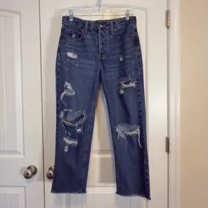 Old Navy High Rise Slouchy Straight Distressed Crop Jeans Blue Button Fly Size 4 thumbnail 2
