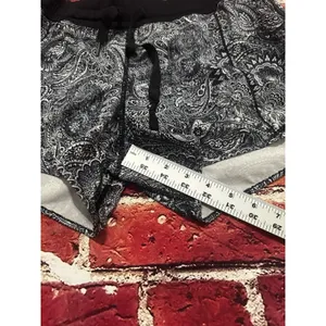Lululemon shorts size 10 thumbnail 3