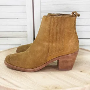 Frye Alton Suede‎ Chelsea Ankle Boots Bootie Block Heel Tan Womens Size 7.5 thumbnail 3