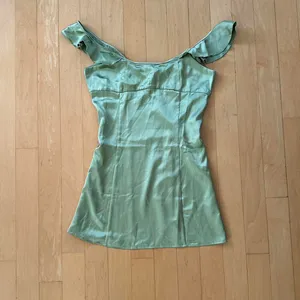 Princess Polly Jordana green dress thumbnail 2