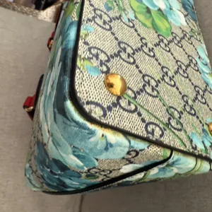 EUC Gucci GG Supreme Monogram Medium Blooms Zip Top Two Way Tote thumbnail 5
