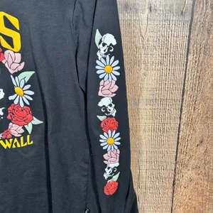 Vans Off The Wall Medium Black Skull Floral Graphic Long Sleeve T-Shirt thumbnail 2