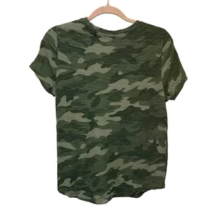 Old Navy EveryWear Green Camo Crewneck T-Shirt Medium‎ thumbnail 2