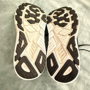 - Hoka One One Arahi 6 Black White Women Size 10B thumbnail 7