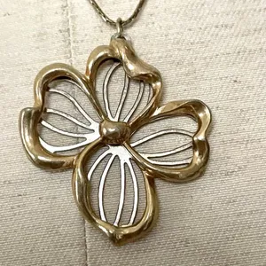 Avon vintage dogwood flower silver and gold tone pendant necklace thumbnail 3