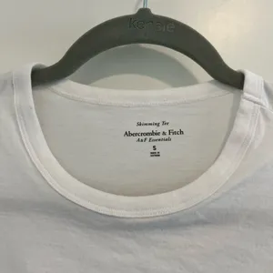 Abercrombie & Fitch A&F Essentials Slimming Tee Cropped thumbnail 2