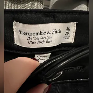Abercrombie 90s ultra high rise straight Jean thumbnail 3