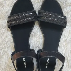 Mochi‎ Black Women's Synthetic Sandals 2” Size 39 thumbnail 2