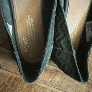 Tom’s minimalist black chevron slip on normcore size 6 shoes thumbnail 2
