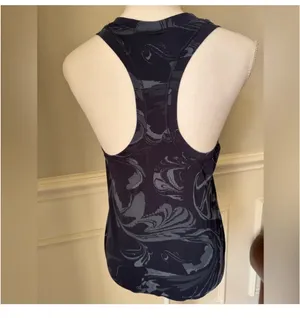 Athleta Medium Momentum Tank Seamless thumbnail 3
