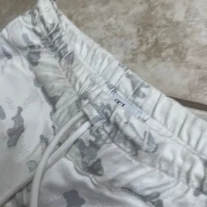 Bevy Flog Camo Jogger Pants White Silver Camouflage Made in Israel Sie 26 thumbnail 3
