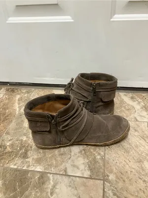 UGG brown Caspia Boot thumbnail 4