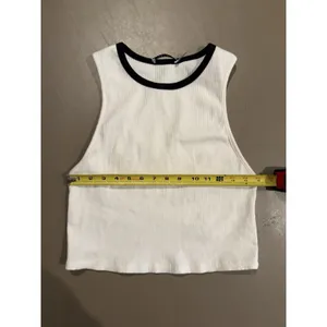 Alice & Olivia Woman’s White Black Ribbed Cropped Andre Tank Top Large Crew thumbnail 6