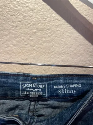 Levi’s Signature Gold Women’s Totally Shapping Skinny Jeans Size 4M thumbnail 8