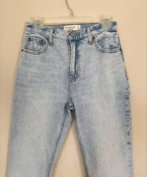 Abercrombie and Fitch Ultra High Rise 90s Straight Jean thumbnail 4