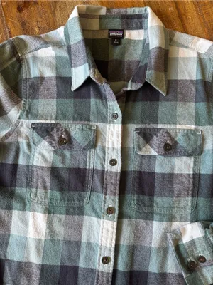 Patagonia women's Mint & Dark Green Plaid Button-Down Shirt thumbnail 2