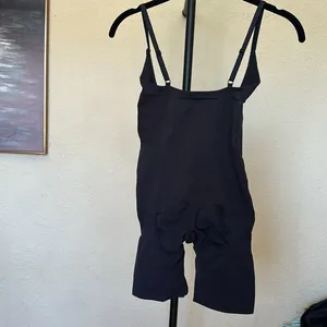 SKIMS Seamless Sculpt Butt Lifting Open Bust Bodysuit in Onyx Size M NWOB thumbnail 10