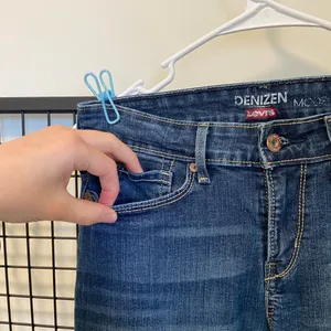 EUC | Levi’s women’s bootcut jeans — size‎ 4 thumbnail 2