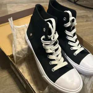 Black high tops Size 8 thumbnail 1