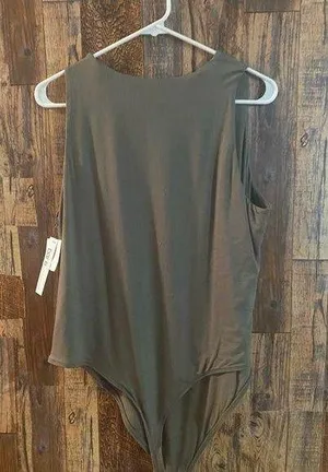NWT Women's 2X Plus Scoop thumbnail 1
