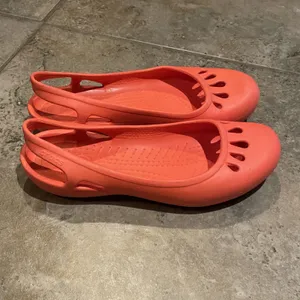 Crocs Malindi Women’s 7 Coral Orange Slingback Flat Slip On Ballet Teardrop Shoe thumbnail 11