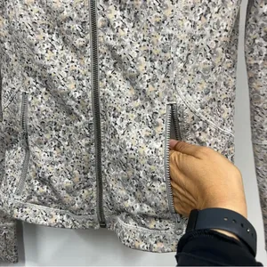 Lululemon size 6 define Jacket/Zip-up Define Jacket thumbnail 5