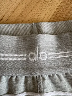 Alo Yoga Grey Heart Throb Set thumbnail 9