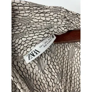 Zara Tan Jacquard Floral Pleated Long Sleeve High Neck Blouse Size‎ L thumbnail 7