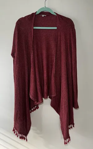 Charlotte Russe Burgundy Open-Front Knit Shawl with Tassel Trim thumbnail 1