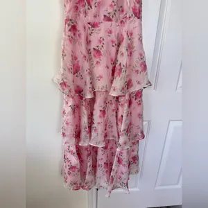 Lulus Immaculate Cutie Light Pink Floral Sleeveless Tiered Midi Dress NWT size M thumbnail 4