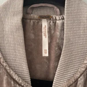 Free People Women's Crushed Velvet Bomber Jacket Boho Holiday Date Night thumbnail 2