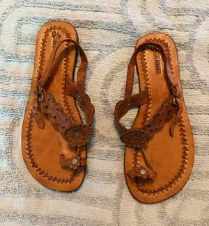 Costa Rican Hand Crafted Floral Leather Toe-Loop Sandals, Sz 40 thumbnail 1