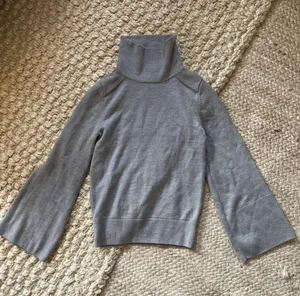 Lululemon Sweater thumbnail 1