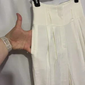 Topshop Women’s Pleated Front White Crop Wide-leg Pants Size US 2 Culottes thumbnail 4