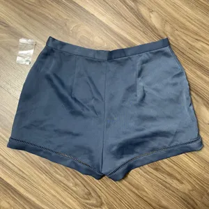 Silence + Noise Size 6 Shorts Breanne Urban Outfitters Silky Satin Lattice Trim‎ thumbnail 13