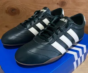Adidas Women's Black and Navy Trainers thumbnail 1