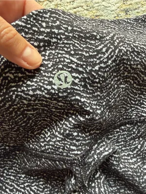Lululemon 3/4 Leggings size 6 thumbnail 4