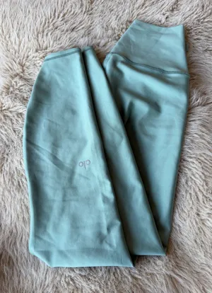 Alo Yoga Leggings thumbnail 1