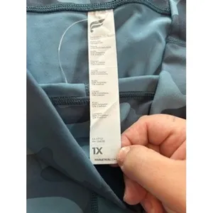 Fabletics Define High-Waisted 7/8 Leggings Blue Camo Size Large NWT thumbnail 11