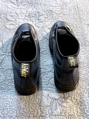 💥Dr. Martens Zavala Black Leather 8-Eye Lace Up Combat Boots Women’s Sz 6❤️ thumbnail 3