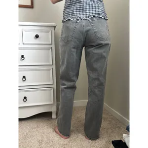 Abercrombie Curve Love 90s Straight Ultra High Rise Grey‎ Jeans Size 26/2S thumbnail 2