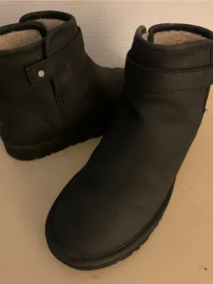UGG women black leather Chelsea short Ankle Boots US 8 thumbnail 3