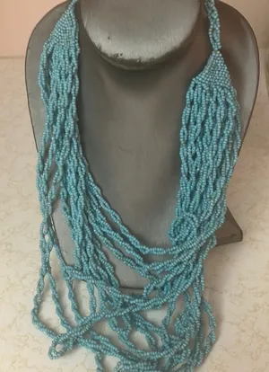 Elegant Beaded Necklace in Turquoise thumbnail 1
