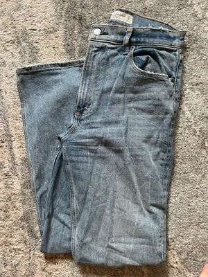 Abercrombie 90s Straight Ultra High Rise Jeans thumbnail 1
