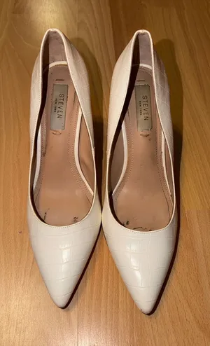 Steven by Steve Madden White Croc-Embossed Pointed-Toe Pumps thumbnail 1