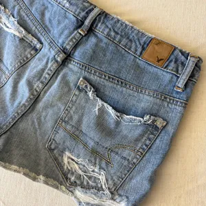 American Eagle Distressed Denim Shorts‎ Womens 6 Blue High Rise Cut Offs thumbnail 2