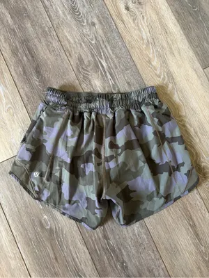 Lululemon Hotty Hot Short II Size 4 Low Rise 4 Inch thumbnail 2